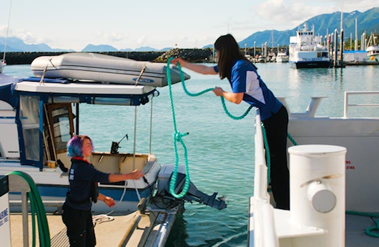 How to get a job as a deckhand in alaska